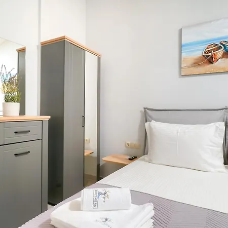 Brothers Aparthotel