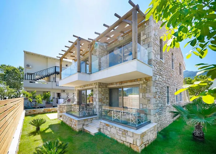 Brothers Aparthotel 3*