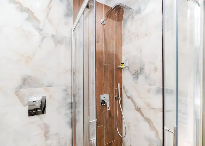 Brothers Aparthotel 3*